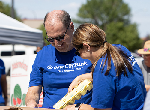 Gate City Bank President & CEO Kevin Hanson volunteering with a local food pantry serving ND and MN communities