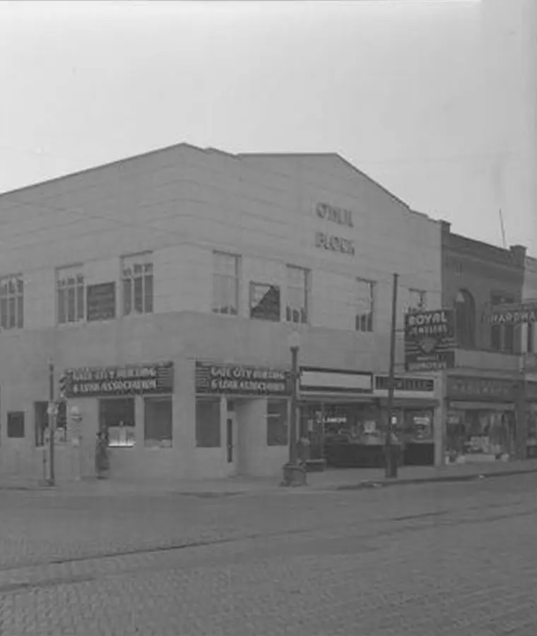 1940s black and white photo of Gate City Building and Loan Association building in downtown Fargo North Dakota